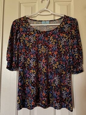 CeCe Size Medium Floral Print Top NWOT
